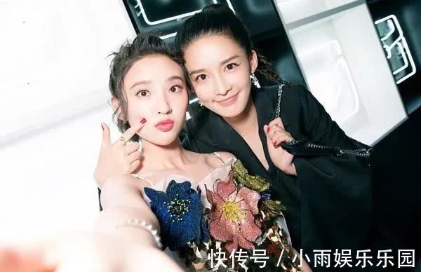 李沁挽张若昀胳膊上热搜,女演员为了避嫌也需“礼仪手”吗?