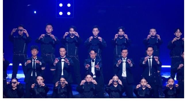 欧阳靖|《披荆斩棘的哥哥》陈小春部落上演墨镜杀，李承铉部落惊艳全场