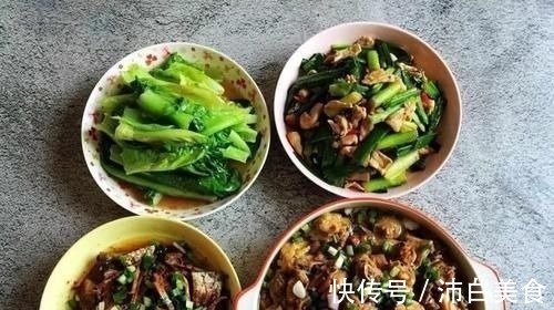 出差回家,老公亲手做晚餐,4道菜配红薯饭,网友:这老公真厉害