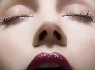 黄褐斑|女人,身体4出“变大”,很遗憾,你已老得很明显了