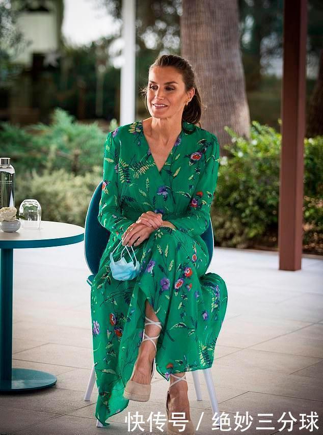 西班牙王后“巡游”开启穿鲜艳绿裙成森林仙子,47岁怎么这么嫩
