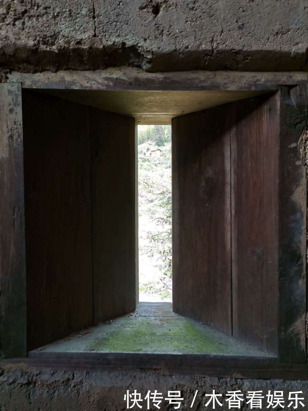 农村|第一次回农村老公家，被他家房子吓到了，这样的房子你们没见过！