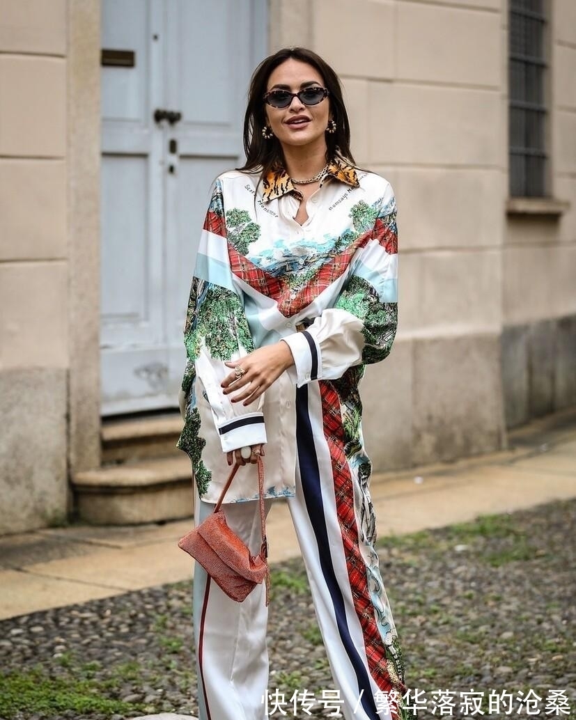 冬天 今年流行的腋下包冬天也能背,配毛衣大衣都好看,时髦还实用