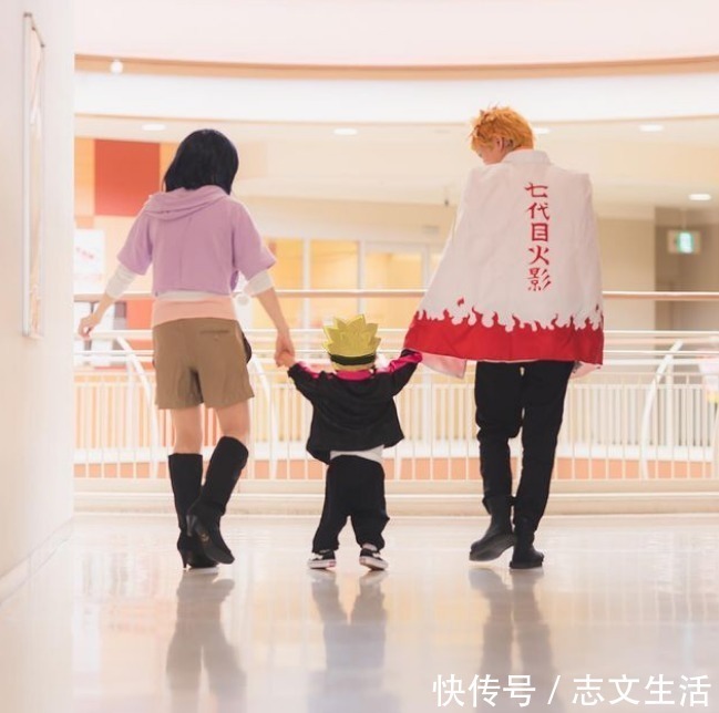 面对镜头|夫妇变闺蜜?一家三口玩cosplay,结果爸爸成了女装大佬
