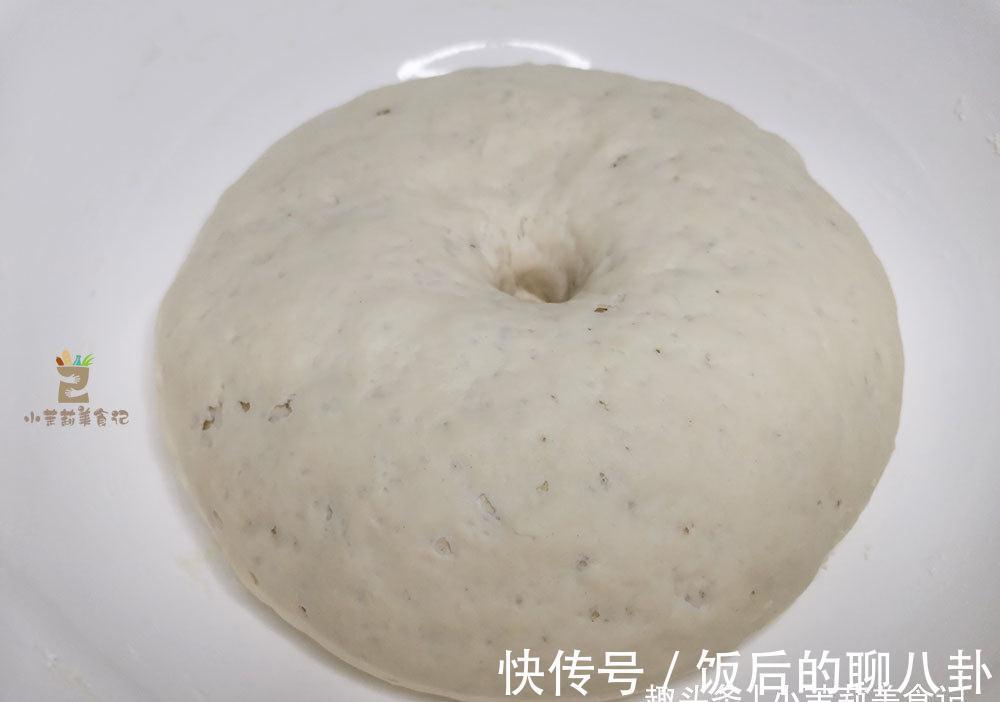 秋季天凉发面太慢，30年面点师：牢记“1放1窍门”，15分钟发满盆