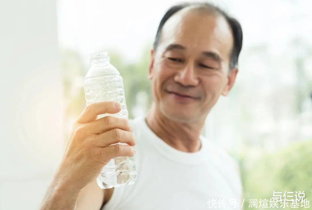 洗完澡|男性洗完澡后,这4件事不建议做,可能你还不知道,不妨了解一下