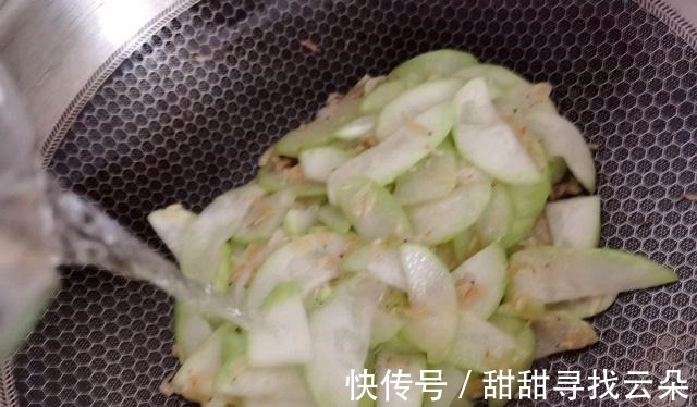 西葫芦|秋天，我家儿子爱吃这菜，做法特简单，营养极高，孩子长个头！