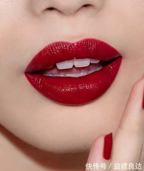 口红|奔三奔四的女人,秋冬选口红看准这4支颜色,显白减龄不输年轻人