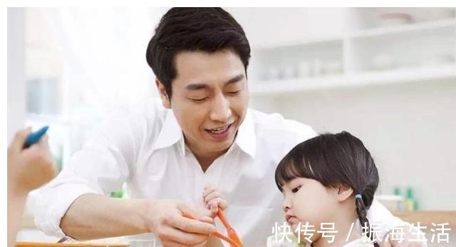 一日三餐|“宝宝乖,再吃一口”,家长自以为是爱,对孩子来讲却是一种伤害