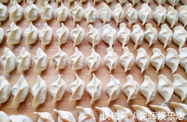 开春该吃啥这野菜包饺子正适合，清香可口味道好，鲜得忘不了