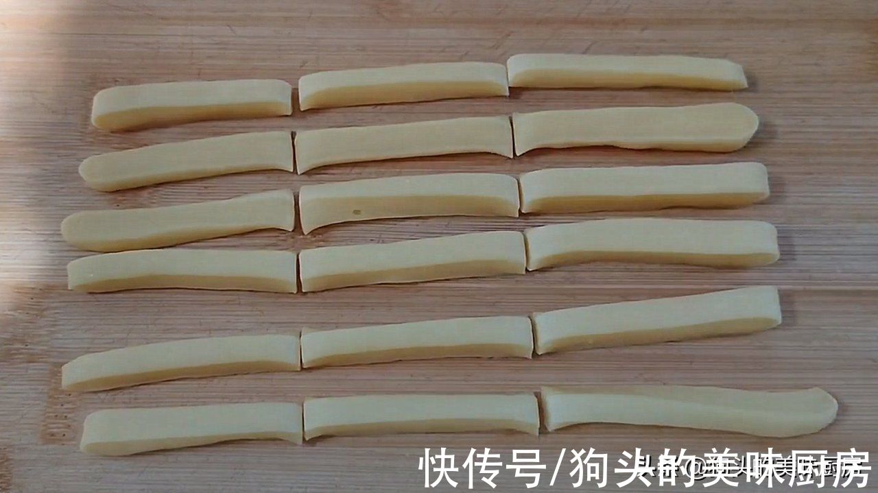 5块钱一斤的手指饼，2碗面粉1个鸡蛋，教你在家做，香酥可口