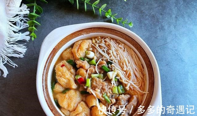 3样食材巧搭配，扔进砂锅炖一炖，汤鲜味美，一大锅连汁都不剩！