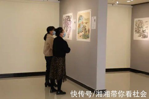档案馆&磐石市档案馆与市鼎丰图书馆联合举办李凤龙中国画创作室捐赠作品展