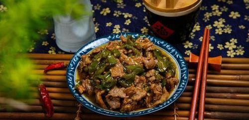 无论炒什么肉，不要只会放淀粉，牢记2个技巧，炒肉鲜嫩又入味！