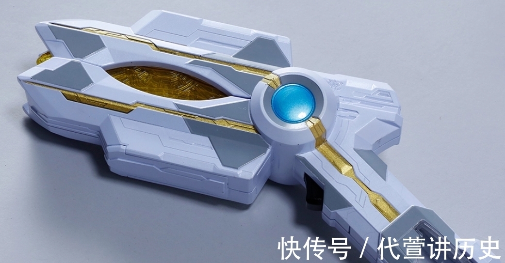 神光棒|特利迦奥特曼:新旧变身器对比,哪一个才是三千万年前的遗物?