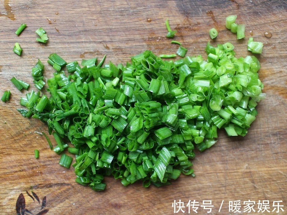 不揉面不发面,两分钟教会你做喷香好吃的葱油饼,从此早餐不用愁