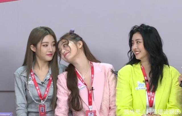 美颜|THE9直播没开美颜,许佳琪和孔雪儿争颜值担当,结果一目了然