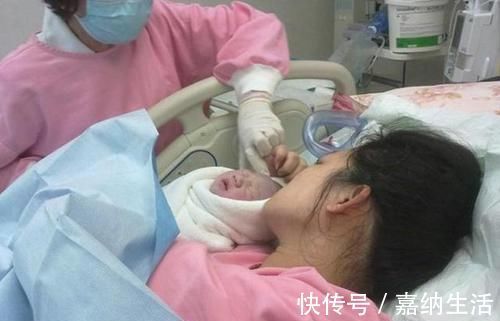 母子|“母子连心”,刚出生的宝宝向妈妈求抱抱,网友:这一幕太暖心了