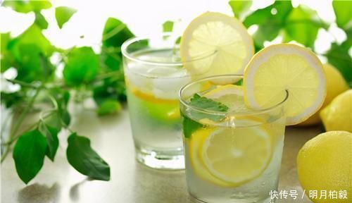 爱美女性担心老太快，要坚持吃3种食物，补充营养、增强体质！