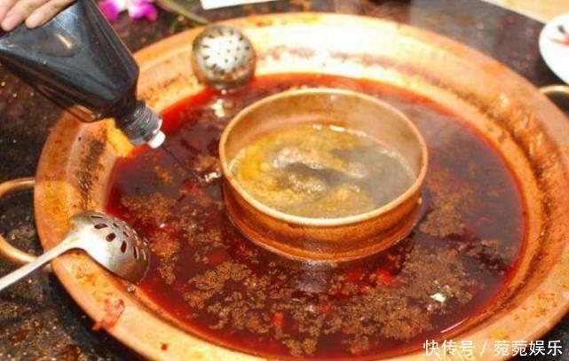 火锅店“倒墨汁”以示清白,其实是障眼法,欺负我没读过书