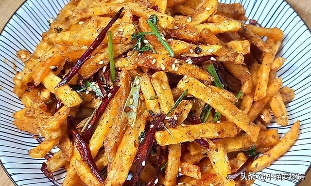 土豆条|饭店里卖几十元的香辣土豆条美食,教你在家自己做,几块钱搞定
