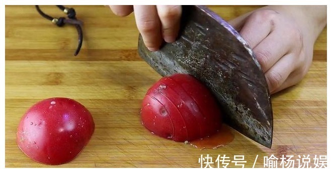 黄瓜加1把木耳,这样做实在太好吃了,我家一周做6次,百吃不厌