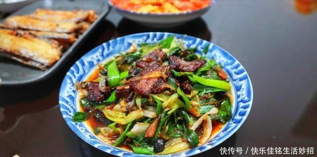 父母不在,媳妇精心做了4道菜,晒朋友圈引来嘲笑多久没吃米饭