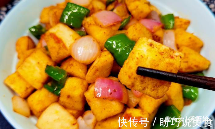 天热我家常做此早餐，裹上鸡蛋液，简单一炒，饭菜一锅出，真香呀