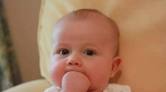 膀胱经|儿科医生经常抚摸宝宝身上这4个部位,既增强智力,又利于健康