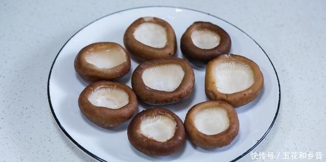 给儿子做了道下饭菜,爷爷想要尝尝,儿子说给一头猪都不换