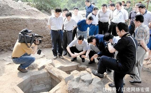 古墓|考古家收藏一梅瓶,后来古墓出土个一模一样的,这下说不清了