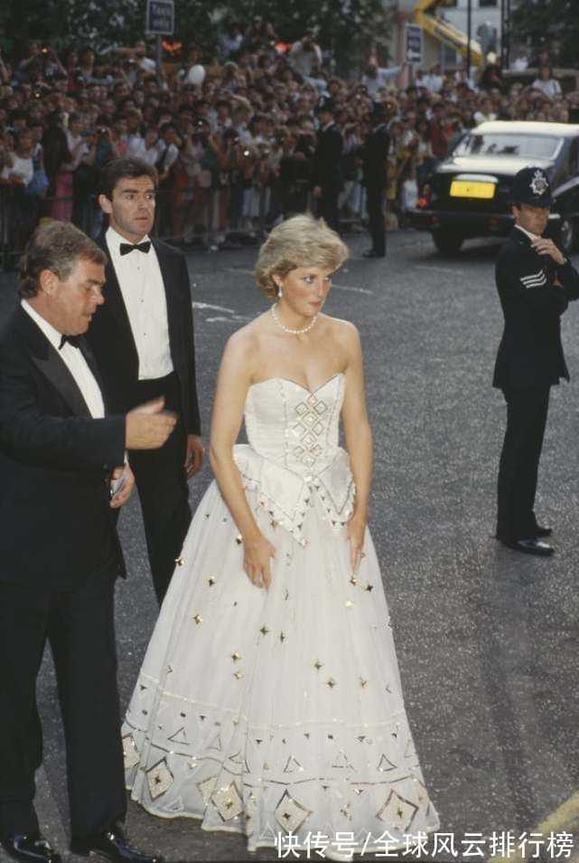 音乐剧|网飞线上首发音乐剧《戴安娜》预告片，英国玫瑰一生重要瞬间重现