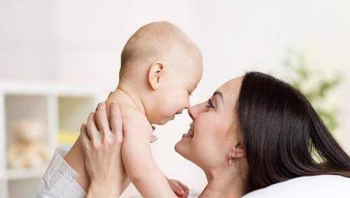 长辈|3岁前孩子跟妈妈睡还是跟奶奶睡?不同选择对孩子影响大,别犯错