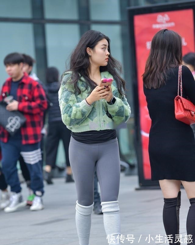 女人 简单搭配的打底裤展现女人魅力气场,美出自己的风格,温婉可人!