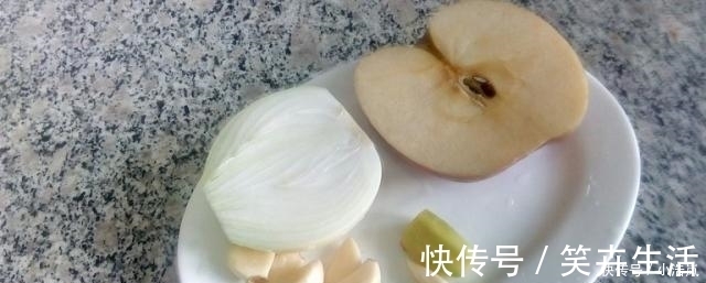 焯水|为啥牛肉一炒就咬不动？别只会焯水，学会这样做，牛肉爽口又滑嫩