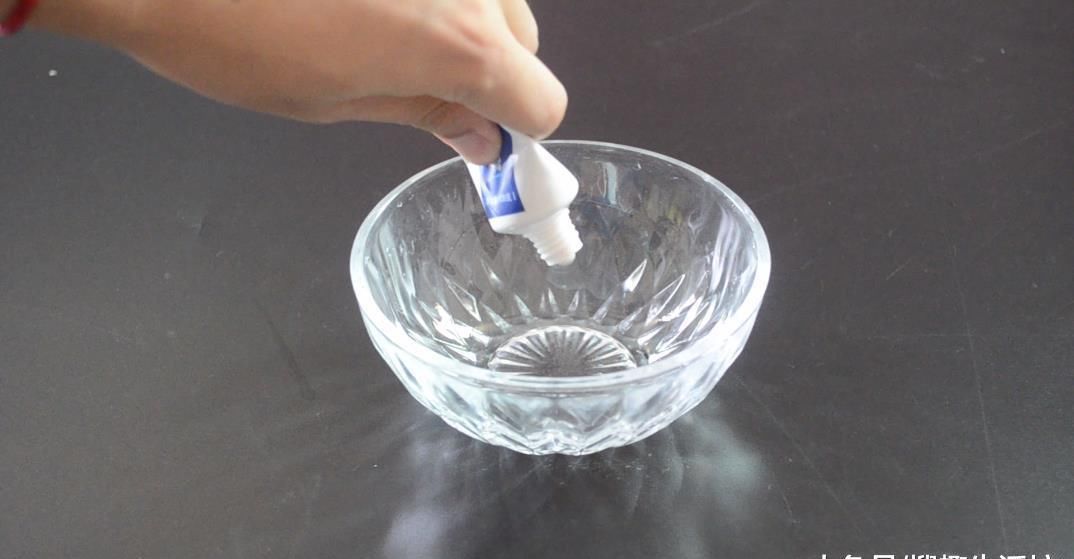 烦恼|用蜡烛在电水壶上擦一擦太实用了, 解决了很多人的烦恼, 赶紧试试