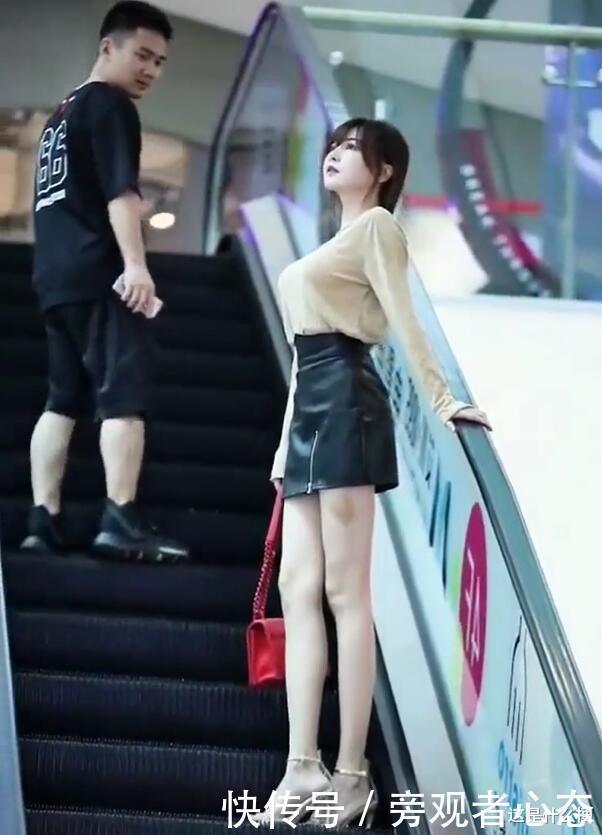 独具风味的皮裙造型,看上去引人注目,又飒又美