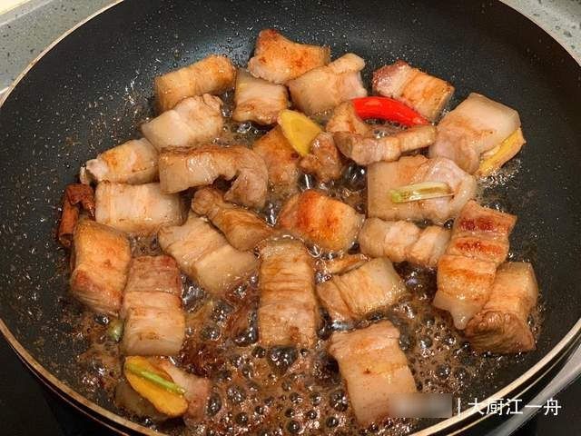 红烧肉，到底要炒糖色吗？老厨师教我正确做法，原来一直做错了
