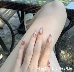 超温柔的日式美甲来了,每一款都无敌显白,还不赶快安排