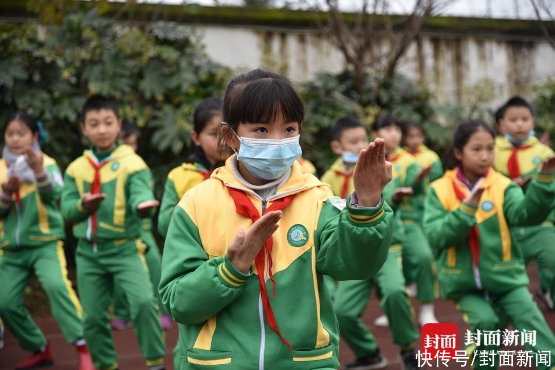  学校|捏面人、唱清音、学剪纸，成都娃娃校园里头学非遗