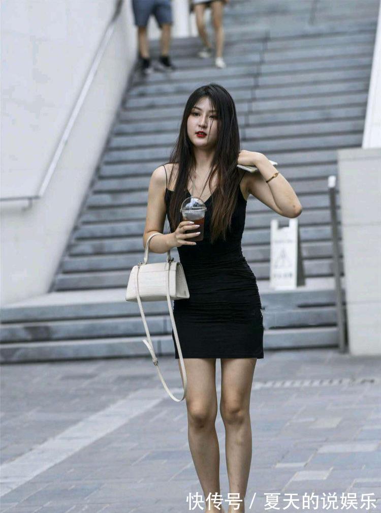 包臀裙|丰满型的美女，黑色吊带裙，搭配出轻熟的时尚风格
