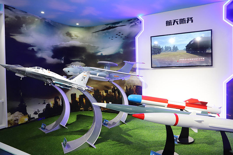 中小学生 航天三江科普馆体验航天科技“太空快递”