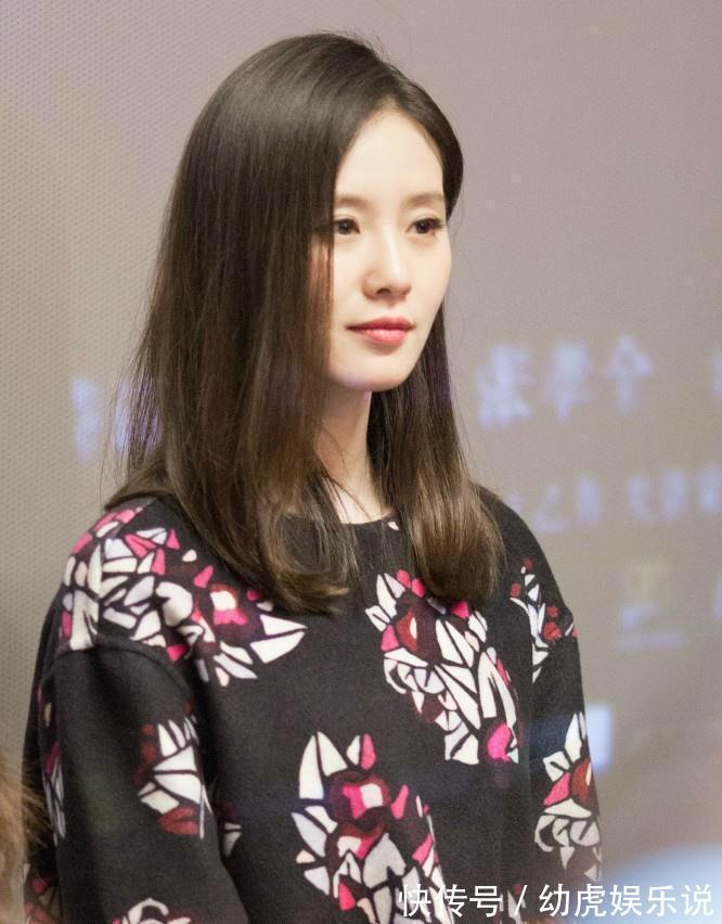 傻烫|脸上有4个特征的女生,很适合留黑长直!别傻傻烫卷发了