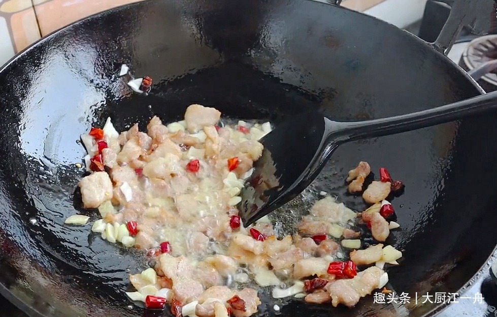 白菜炖豆腐怎样做才好吃原来做法有诀窍,一次炖一锅,太解馋了!