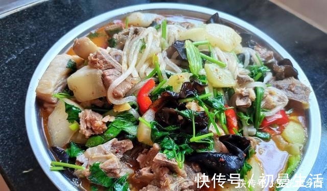 婆婆家的午餐，满满的盆装肉，真的是吃一顿饱两顿，解馋！