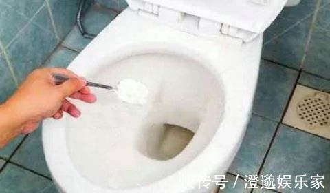白醋|马桶用久“黄渍”多保洁阿姨教你“4步”,马桶干净无异味!