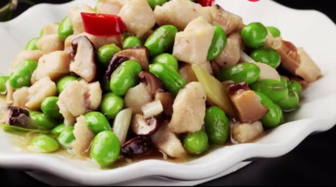 一道简单的家常小炒素鸡，清甜咸香，低脂低量，营养非常丰富