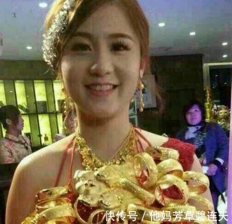 |搞笑图片幽默段子笑话:妹子是家里有矿啊,后面的都妒忌了,哈哈