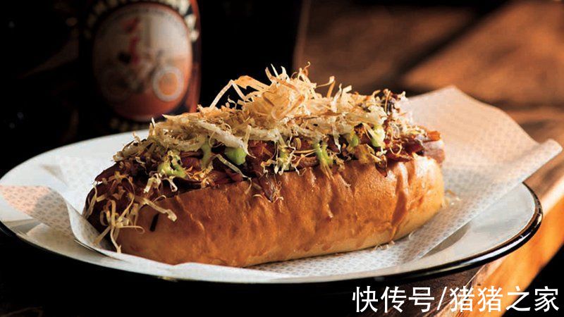 超硬核美食！满满的肉香，3分钟学会牛肉热狗，看着就想吃