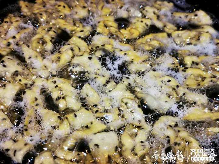 晒晒咱家年夜饭壹粉教您在家炸麻叶,又香又酥年味十足
